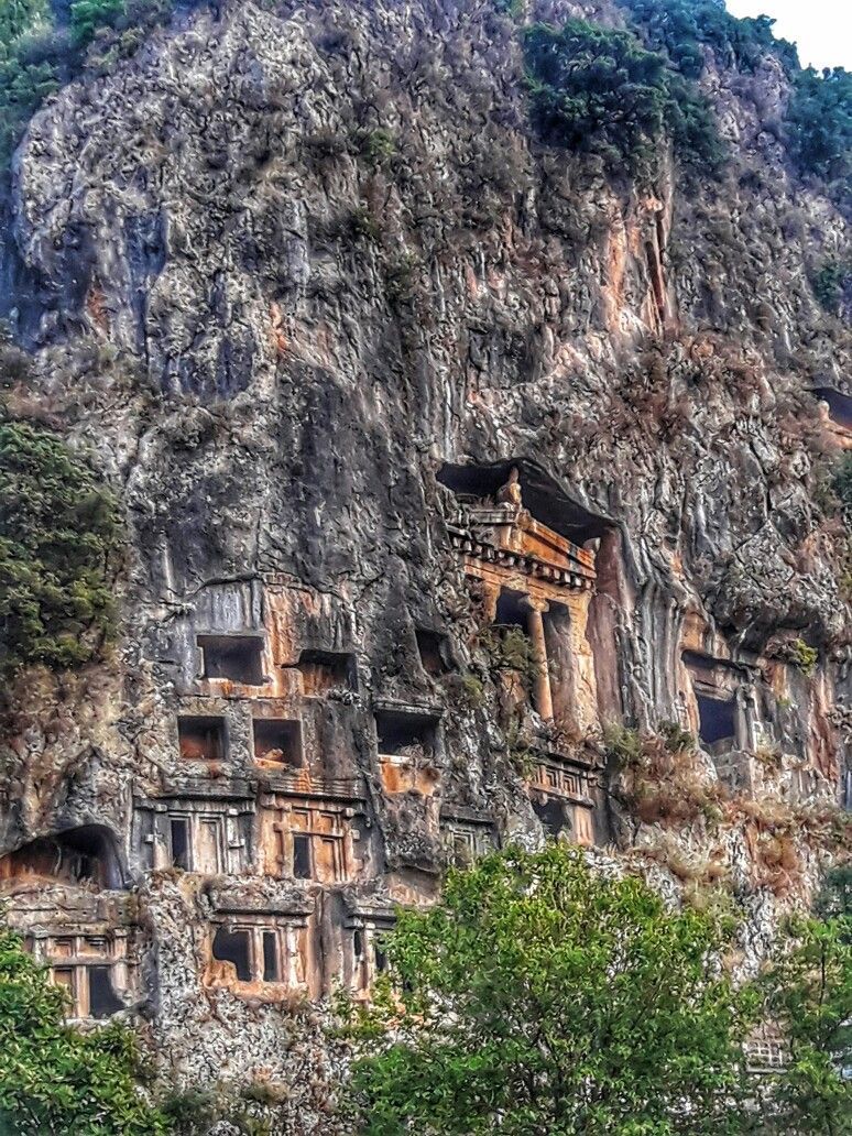 Amintas Kaya Mezarları